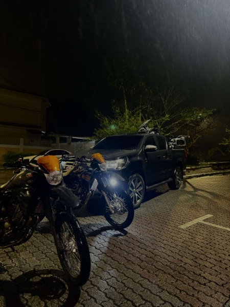 HiLUX + BMW 1200 